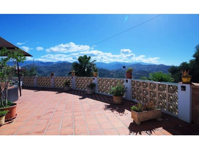 3 soveværelse Finca/Landehus til salg i Sayalonga med swimmingpool - € 390.000 (Ref: 8628355)