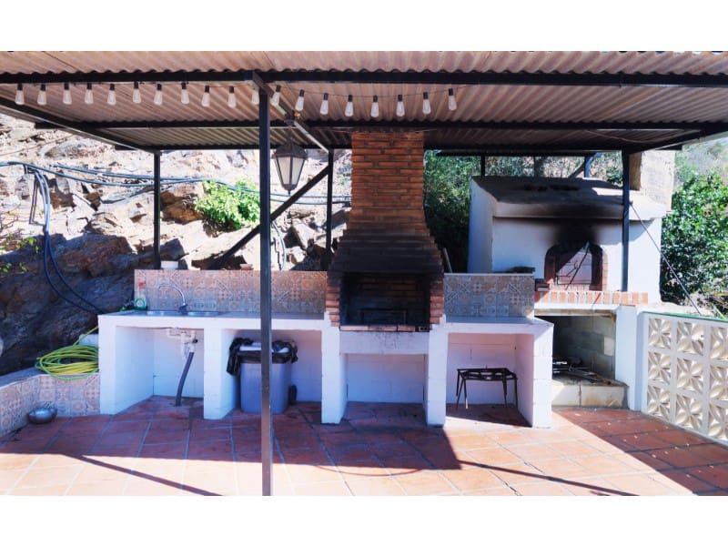 3 soveværelse Finca/Landehus til salg i Sayalonga med swimmingpool - € 390.000 (Ref: 8628355)