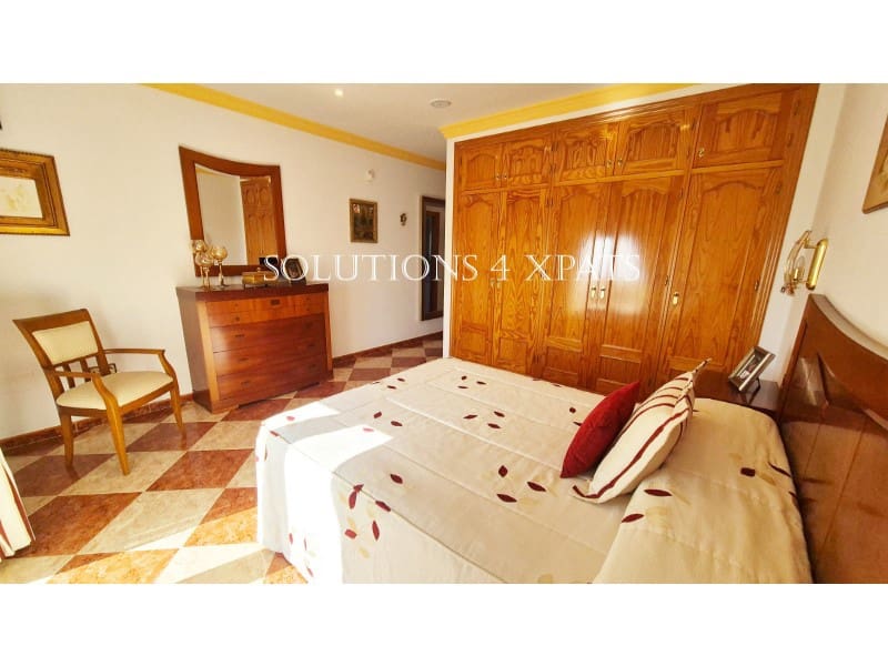 4 bedroom Villa for sale in Benajarafe with garage - € 1,500,000 (Ref: 8637110)