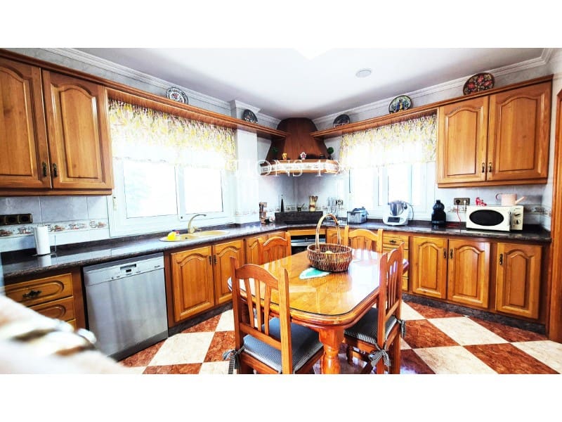 4 bedroom Villa for sale in Benajarafe with garage - € 1,500,000 (Ref: 8637110)