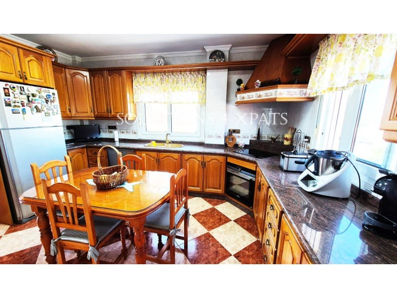 4 bedroom Villa for sale in Benajarafe with garage - € 1,500,000 (Ref: 8637110)