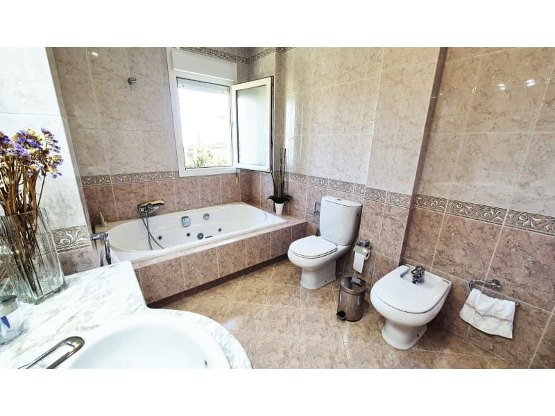 4 bedroom Villa for sale in Benajarafe with garage - € 1,500,000 (Ref: 8637110)