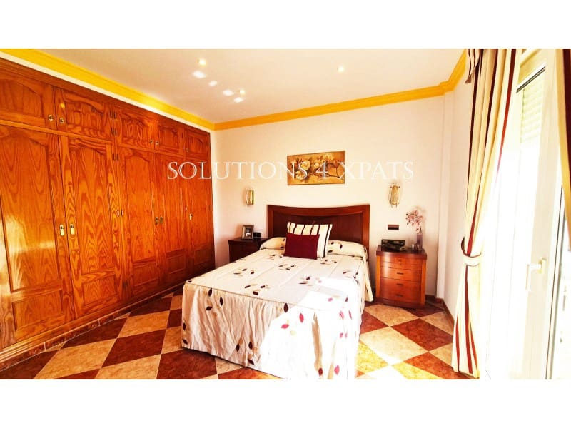 4 bedroom Villa for sale in Benajarafe with garage - € 1,500,000 (Ref: 8637110)