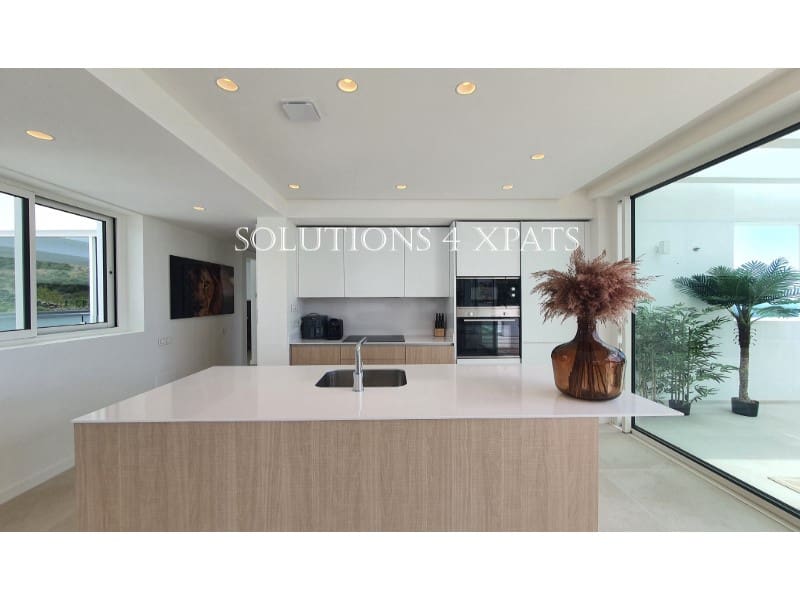 Penthouse for sale in Ojen with pool garage - € 949,000 (Ref: 8646485)