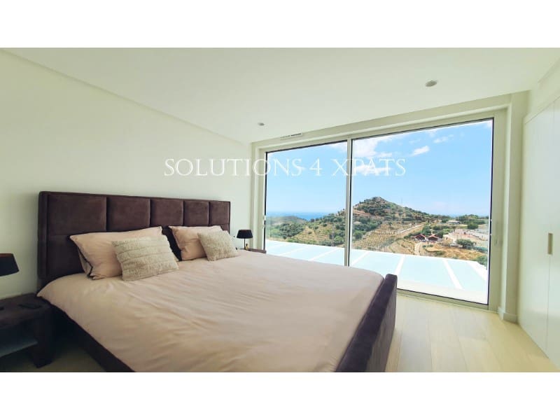 Penthouse for sale in Ojen with pool garage - € 949,000 (Ref: 8646485)