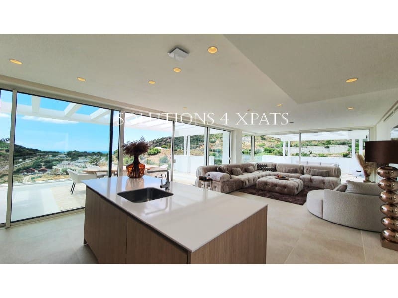 Penthouse for sale in Ojen with pool garage - € 949,000 (Ref: 8646485)