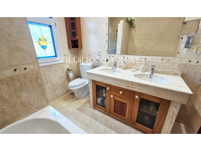 5 soveværelse Villa til salg i Torre del Mar med swimmingpool garage - € 875.000 (Ref: 8670672)