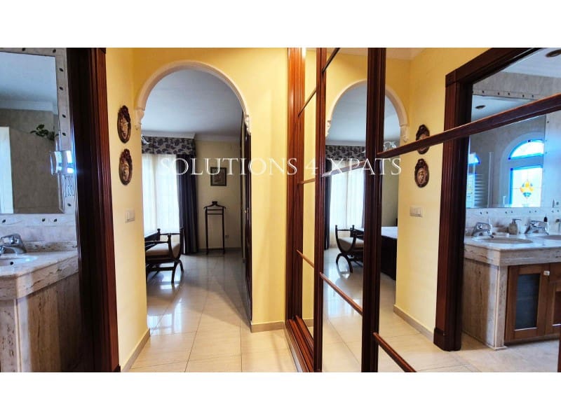 5 soveværelse Villa til salg i Torre del Mar med swimmingpool garage - € 875.000 (Ref: 8670672)