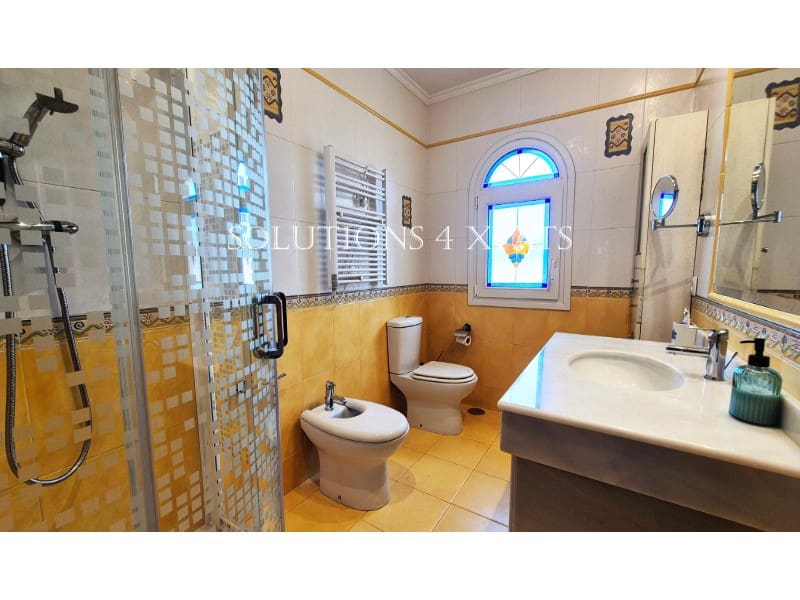 5 soveværelse Villa til salg i Torre del Mar med swimmingpool garage - € 875.000 (Ref: 8670672)