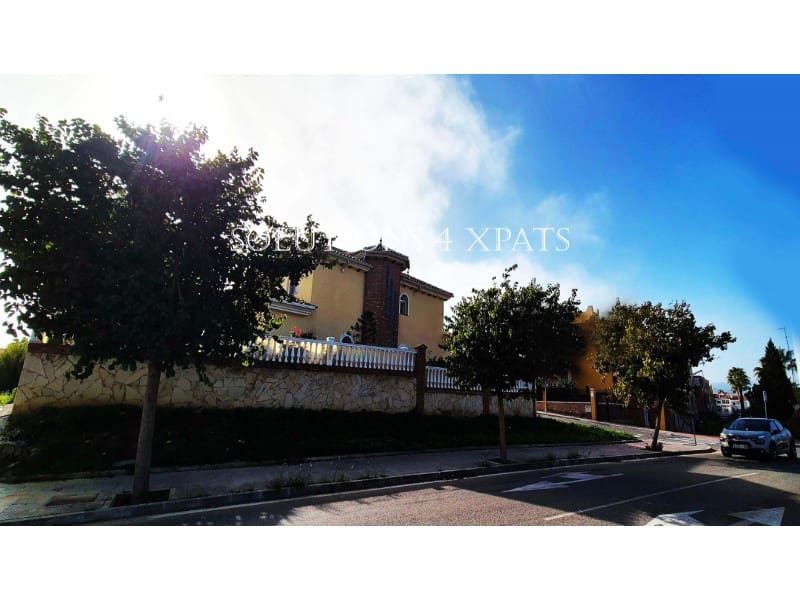 5 soveværelse Villa til salg i Torre del Mar med swimmingpool garage - € 875.000 (Ref: 8670672)