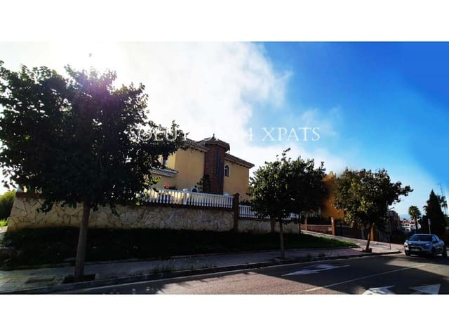 5 soveværelse Villa til salg i Torre del Mar, Vélez-Málaga med swimmingpool garage - € 875.000 (Ref: 8670672)