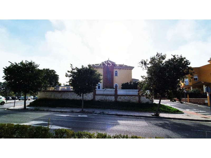 5 soveværelse Villa til salg i Torre del Mar med swimmingpool garage - € 875.000 (Ref: 8670672)