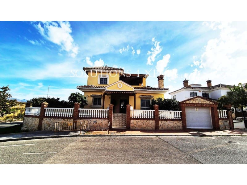 5 soveværelse Villa til salg i Torre del Mar med swimmingpool garage - € 875.000 (Ref: 8670672)