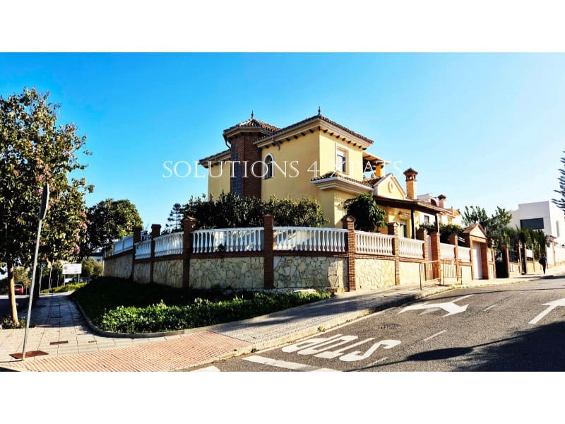 5 soveværelse Villa til salg i Torre del Mar med swimmingpool garage - € 875.000 (Ref: 8670672)