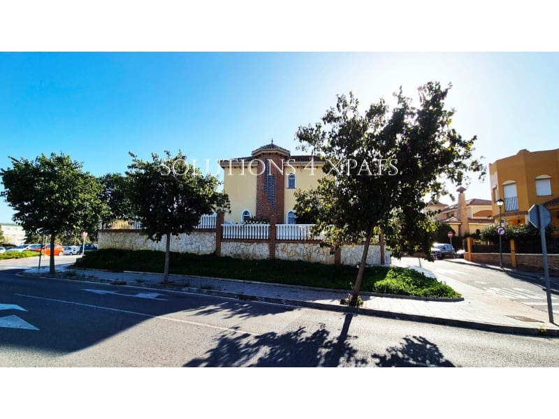 5 soveværelse Villa til salg i Torre del Mar med swimmingpool garage - € 875.000 (Ref: 8670672)