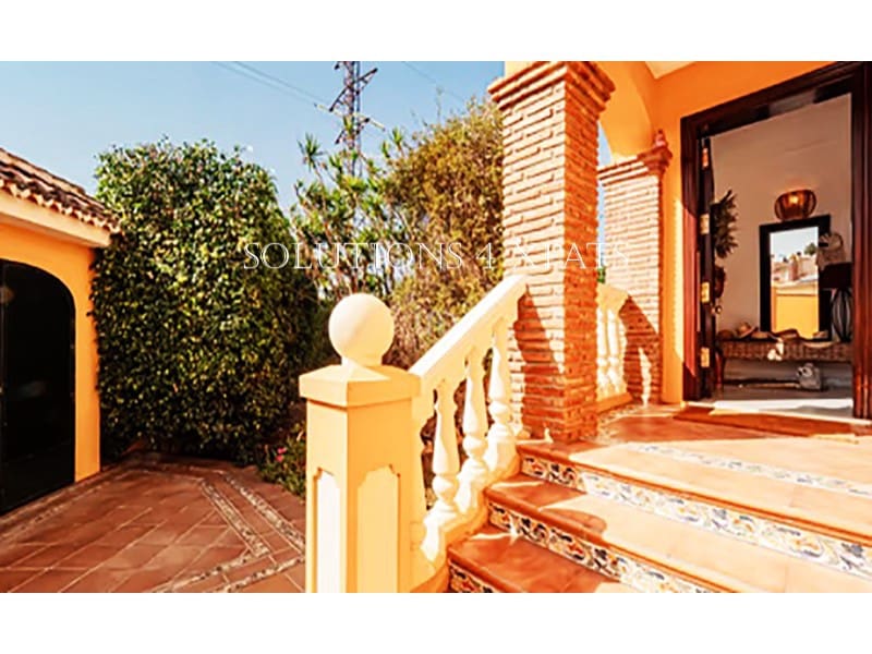 5 soveværelse Villa til salg i Rincon de la Victoria med swimmingpool garage - € 1.290.000 (Ref: 8960414)