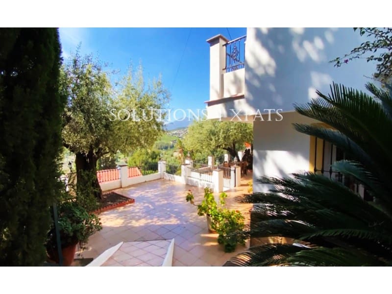 5 soveværelse Villa til salg i Vinuela med swimmingpool garage - € 525.000 (Ref: 8999633)