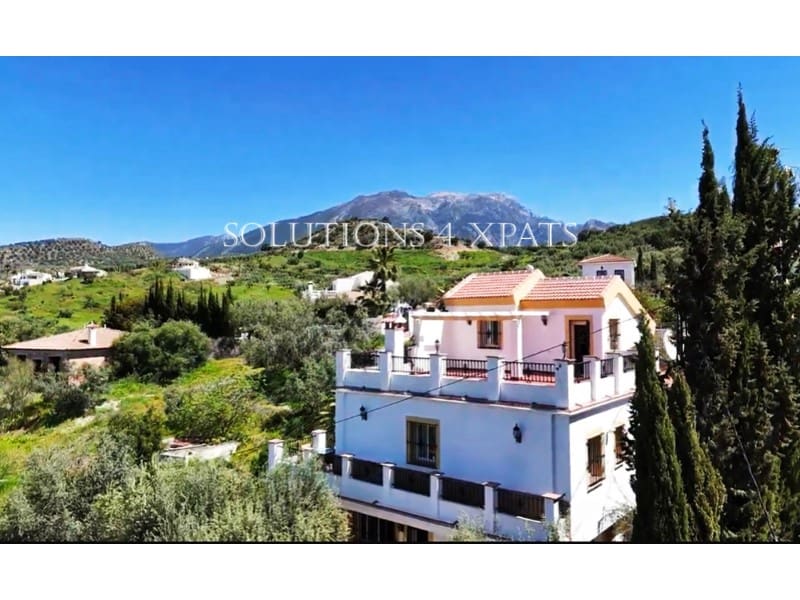 5 soveværelse Villa til salg i Vinuela med swimmingpool garage - € 525.000 (Ref: 8999633)