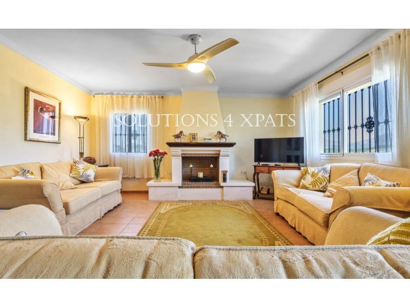 5 soveværelse Villa til salg i Vinuela med swimmingpool garage - € 525.000 (Ref: 8999633)