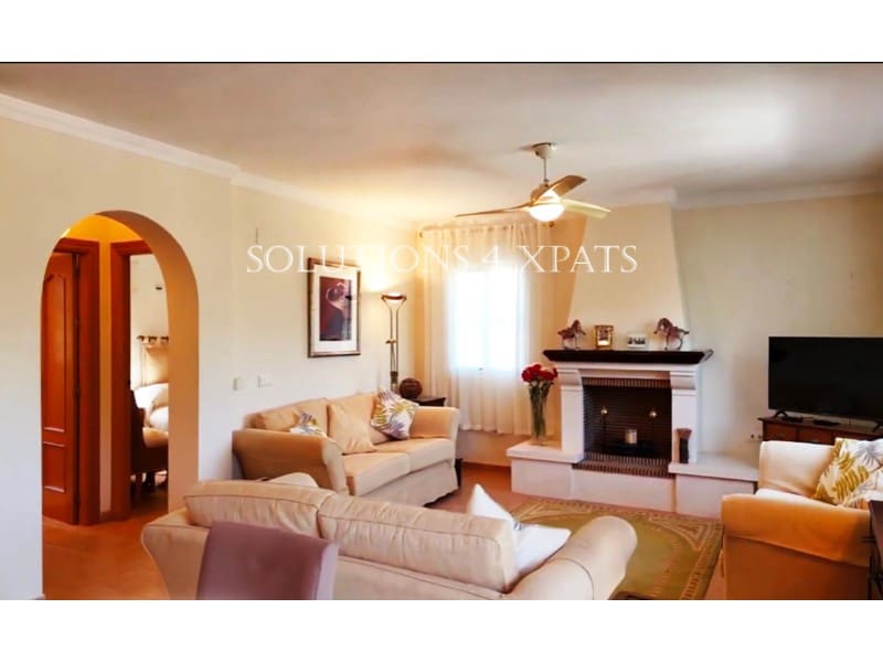 5 soveværelse Villa til salg i Vinuela med swimmingpool garage - € 525.000 (Ref: 8999633)