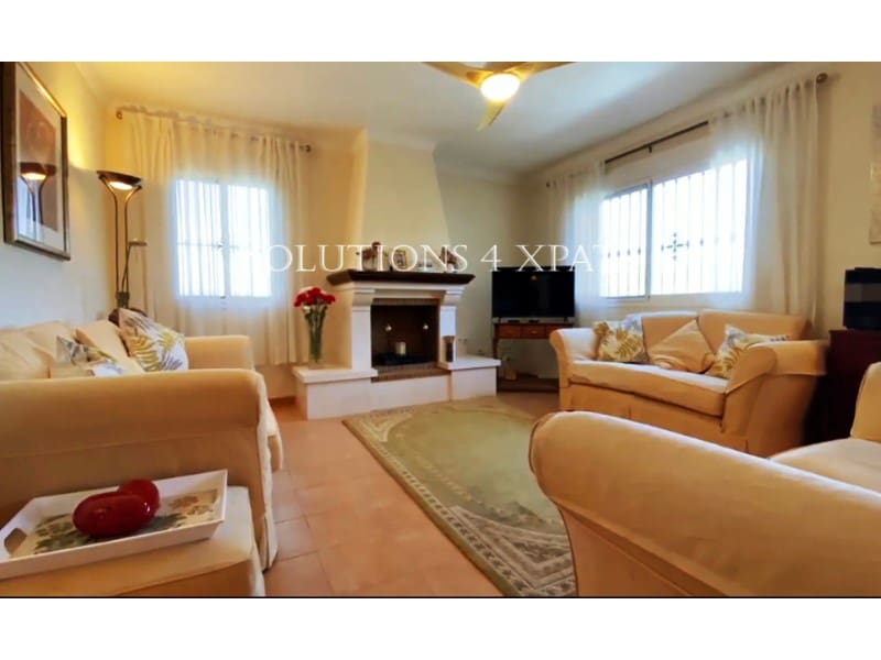 5 soveværelse Villa til salg i Vinuela med swimmingpool garage - € 525.000 (Ref: 8999633)