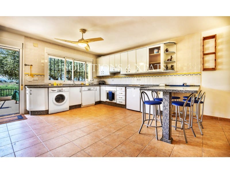 5 soveværelse Villa til salg i Vinuela med swimmingpool garage - € 525.000 (Ref: 8999633)