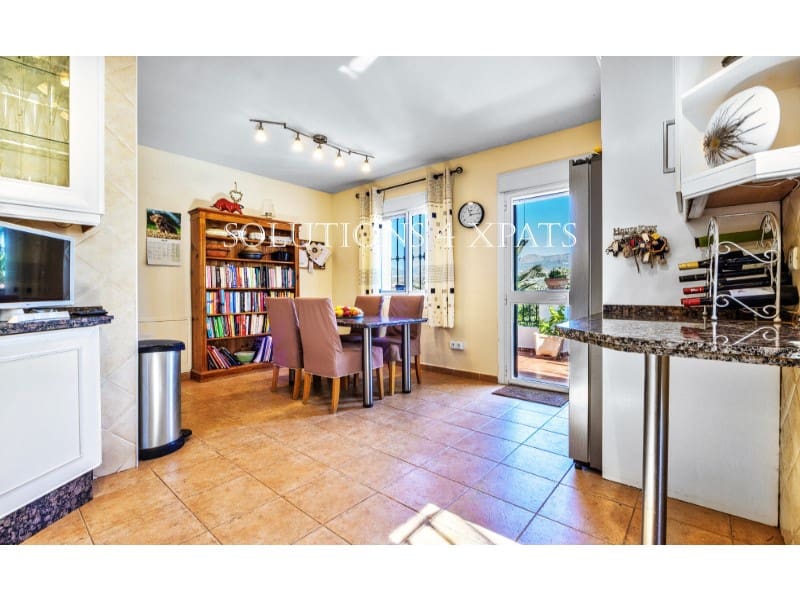 5 soveværelse Villa til salg i Vinuela med swimmingpool garage - € 525.000 (Ref: 8999633)