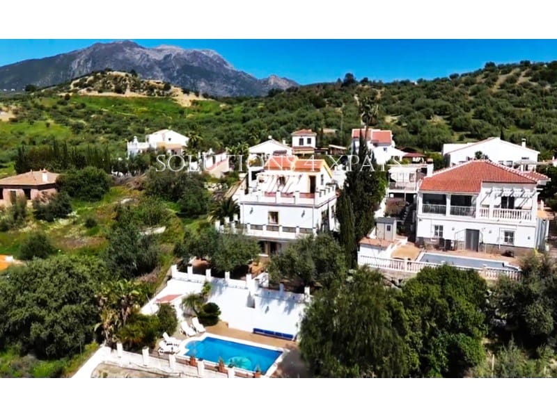 5 soveværelse Villa til salg i Vinuela med swimmingpool garage - € 525.000 (Ref: 8999633)