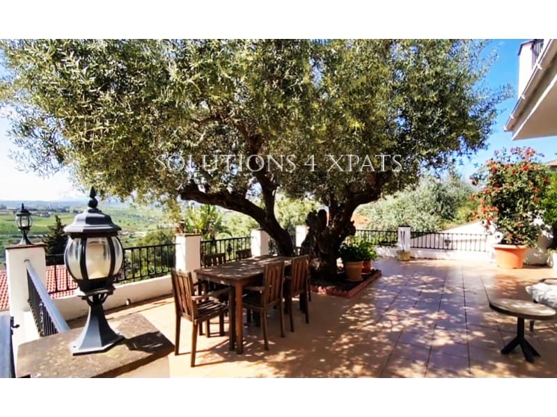 5 soveværelse Villa til salg i Vinuela med swimmingpool garage - € 525.000 (Ref: 8999633)