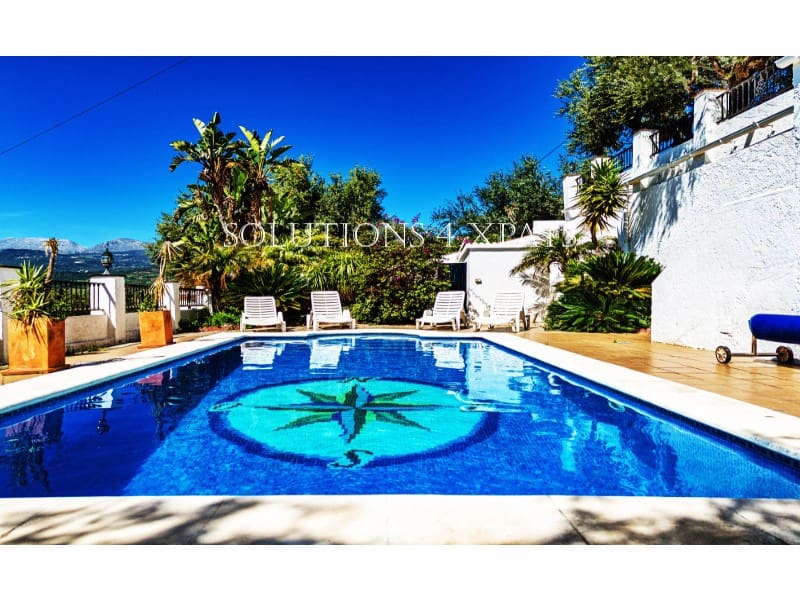 5 soveværelse Villa til salg i Vinuela med swimmingpool garage - € 525.000 (Ref: 8999633)