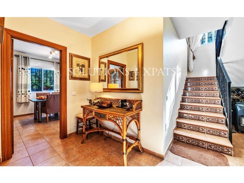 5 soveværelse Villa til salg i Vinuela med swimmingpool garage - € 525.000 (Ref: 8999633)