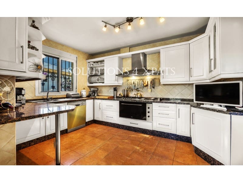 5 soveværelse Villa til salg i Vinuela med swimmingpool garage - € 525.000 (Ref: 8999633)