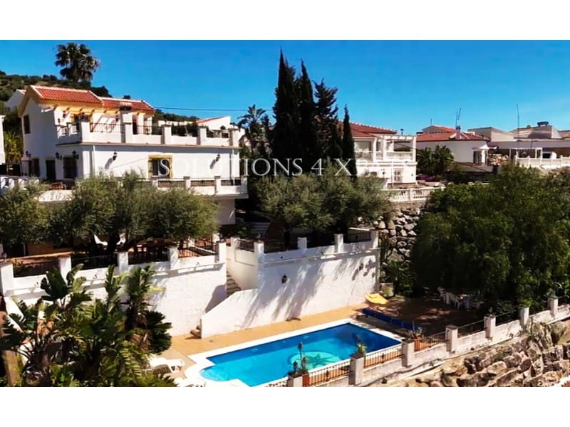 5 soveværelse Villa til salg i Vinuela med swimmingpool garage - € 525.000 (Ref: 8999633)