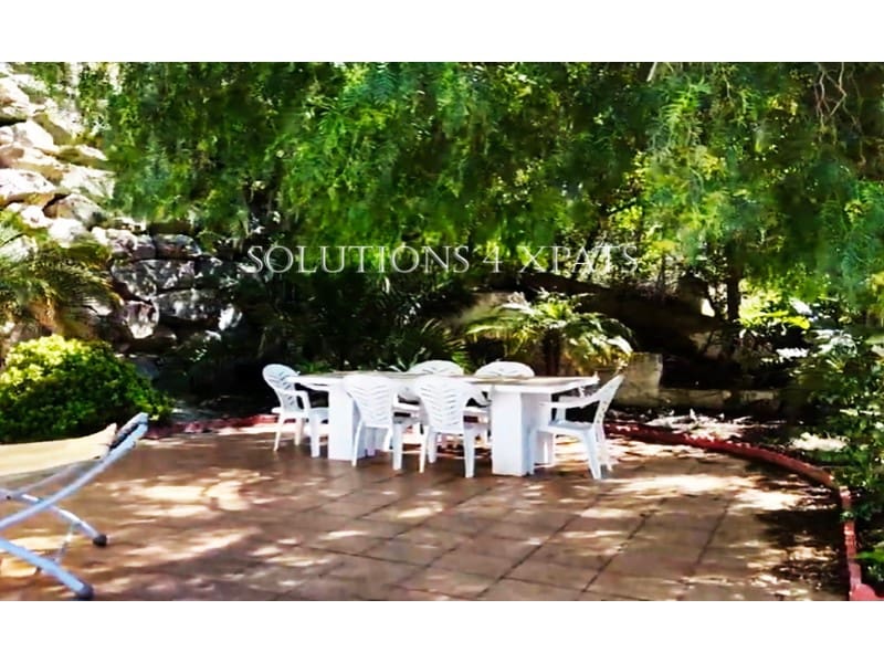 5 soveværelse Villa til salg i Vinuela med swimmingpool garage - € 525.000 (Ref: 8999633)