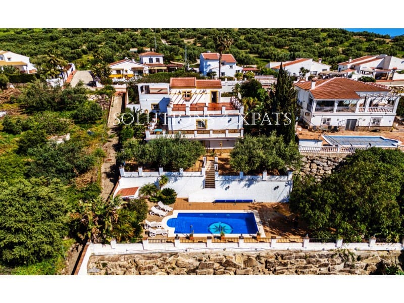 5 soveværelse Villa til salg i Vinuela med swimmingpool garage - € 525.000 (Ref: 8999633)