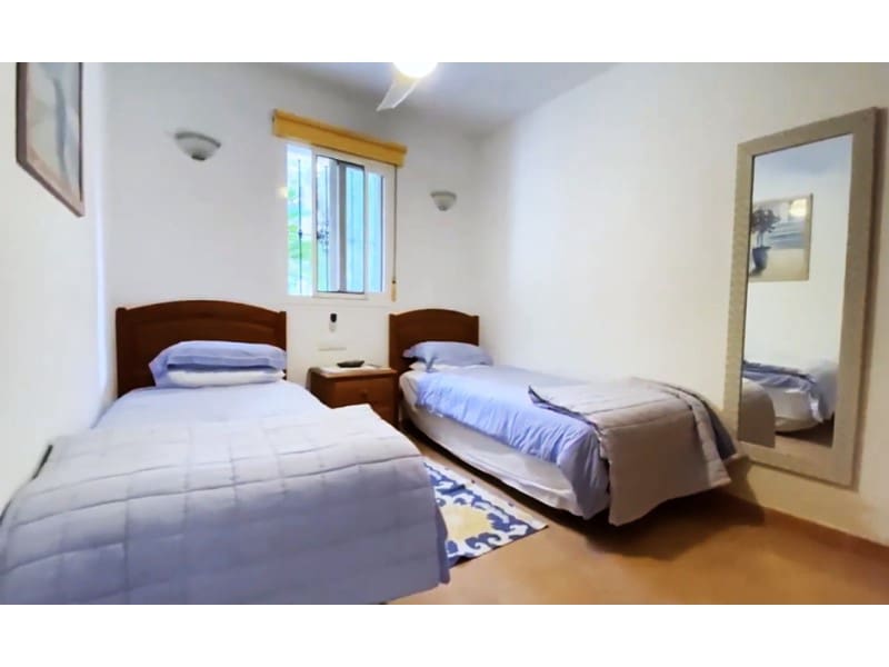 5 soveværelse Villa til salg i Vinuela med swimmingpool garage - € 525.000 (Ref: 8999633)