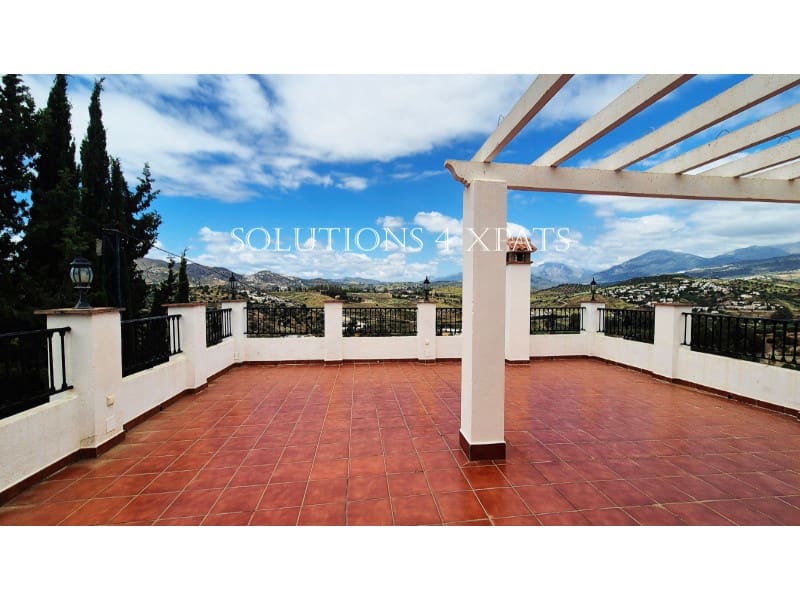 5 soveværelse Villa til salg i Vinuela med swimmingpool garage - € 525.000 (Ref: 8999633)