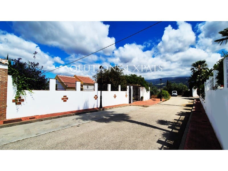 5 soveværelse Villa til salg i Vinuela med swimmingpool garage - € 525.000 (Ref: 8999633)