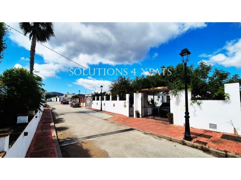 5 soveværelse Villa til salg i Vinuela med swimmingpool garage - € 525.000 (Ref: 8999633)