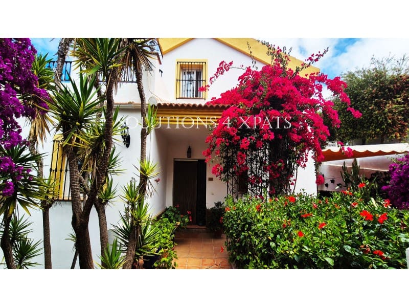 5 soveværelse Villa til salg i Vinuela med swimmingpool garage - € 525.000 (Ref: 8999633)