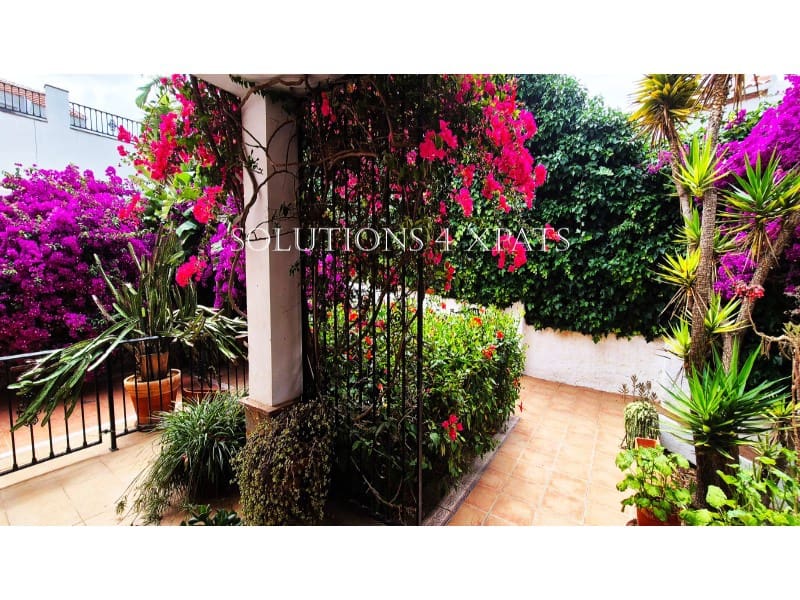 5 soveværelse Villa til salg i Vinuela med swimmingpool garage - € 525.000 (Ref: 8999633)