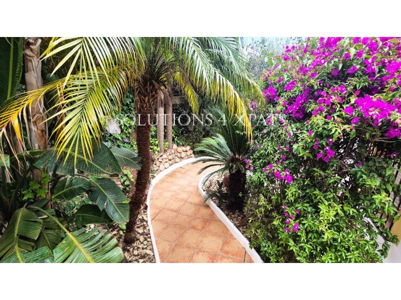 5 soveværelse Villa til salg i Vinuela med swimmingpool garage - € 525.000 (Ref: 8999633)