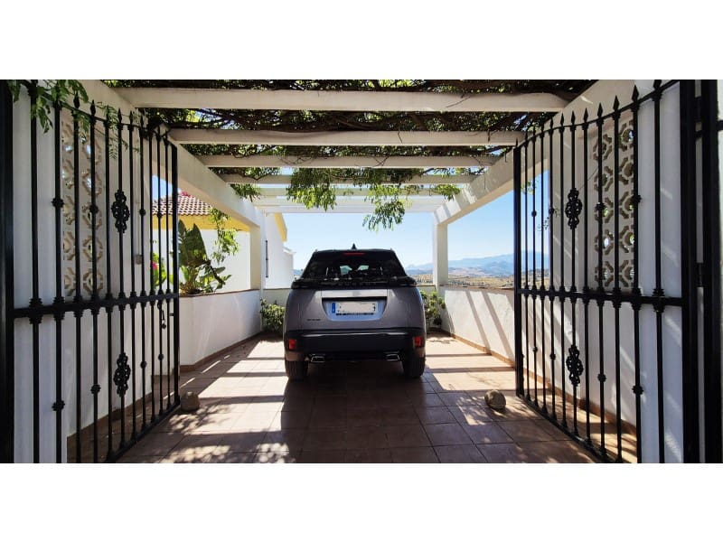 5 soveværelse Villa til salg i Vinuela med swimmingpool garage - € 525.000 (Ref: 8999633)