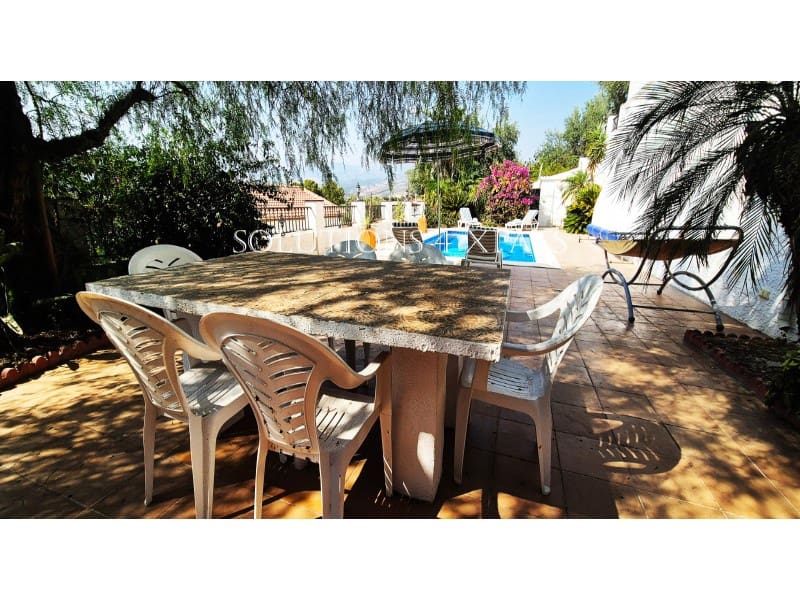 5 soveværelse Villa til salg i Vinuela med swimmingpool garage - € 525.000 (Ref: 8999633)