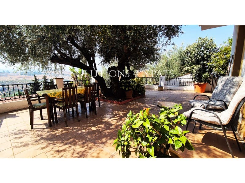 5 soveværelse Villa til salg i Vinuela med swimmingpool garage - € 525.000 (Ref: 8999633)