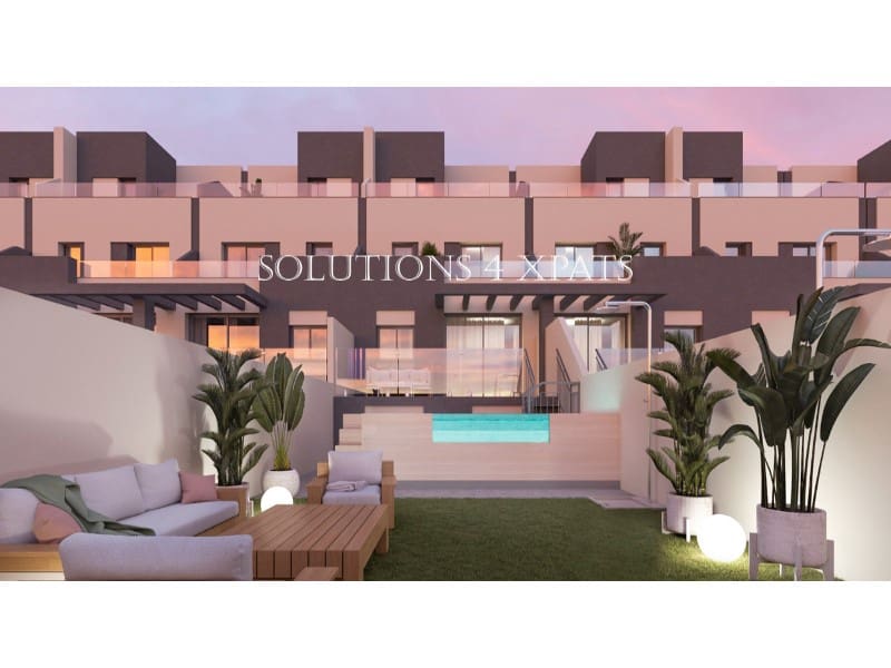 Townhouse for sale in Torrox-Costa with pool - € 428,000 (Ref: 9137093)