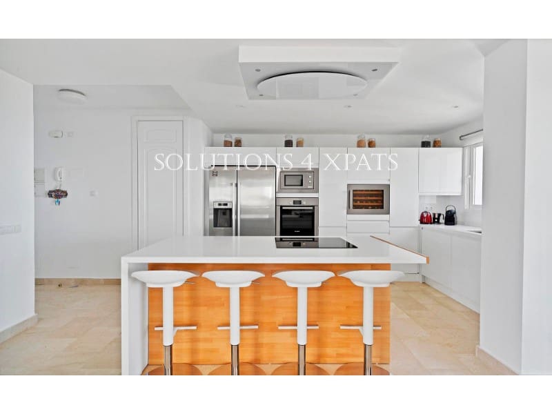 2 soveværelse Penthouse til salg i Calahonda med swimmingpool garage - € 795.000 (Ref: 9296746)