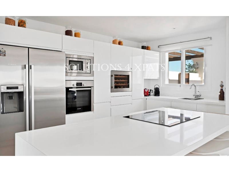 2 soveværelse Penthouse til salg i Calahonda med swimmingpool garage - € 795.000 (Ref: 9296746)