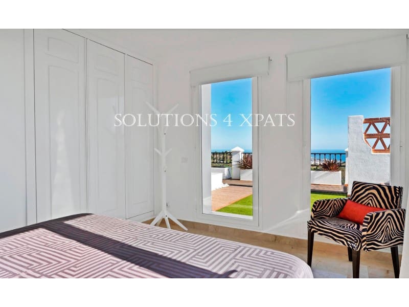 2 soveværelse Penthouse til salg i Calahonda med swimmingpool garage - € 795.000 (Ref: 9296746)