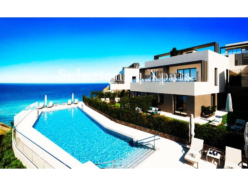 Paritalo myytävänä paikassa Lagos mukana 
autotalli - 435 000 € (Ref: 9356777)